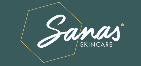 Logo van Sanas Skincare met gouden hexagon op groene achtergrond