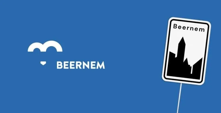 Logo van gemeente Beernem met plaatsnaambordje op blauwe achtergrond