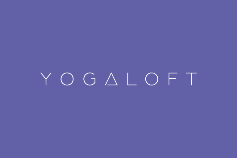 Logo van Yogaloft op paarse achtergrond