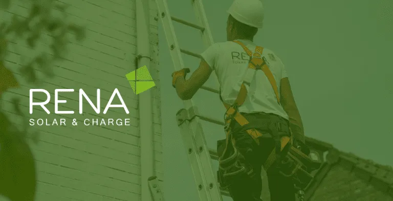 Rena Solar & Charge logo met monteur op ladder op de achtergrond