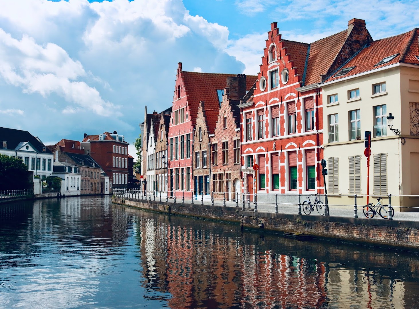 Foto van EPC Brugge | Asbestattest | REALED in Zedelgem — Bouwinspecteur (foto 1)