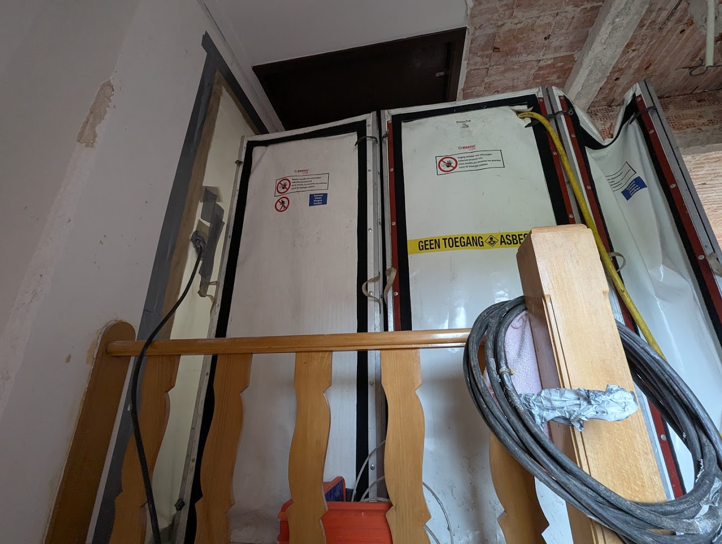 Foto van Credim - Asbestsanering & Afbraakwerken in Stabroek — Asbestonderzoek (foto 3)