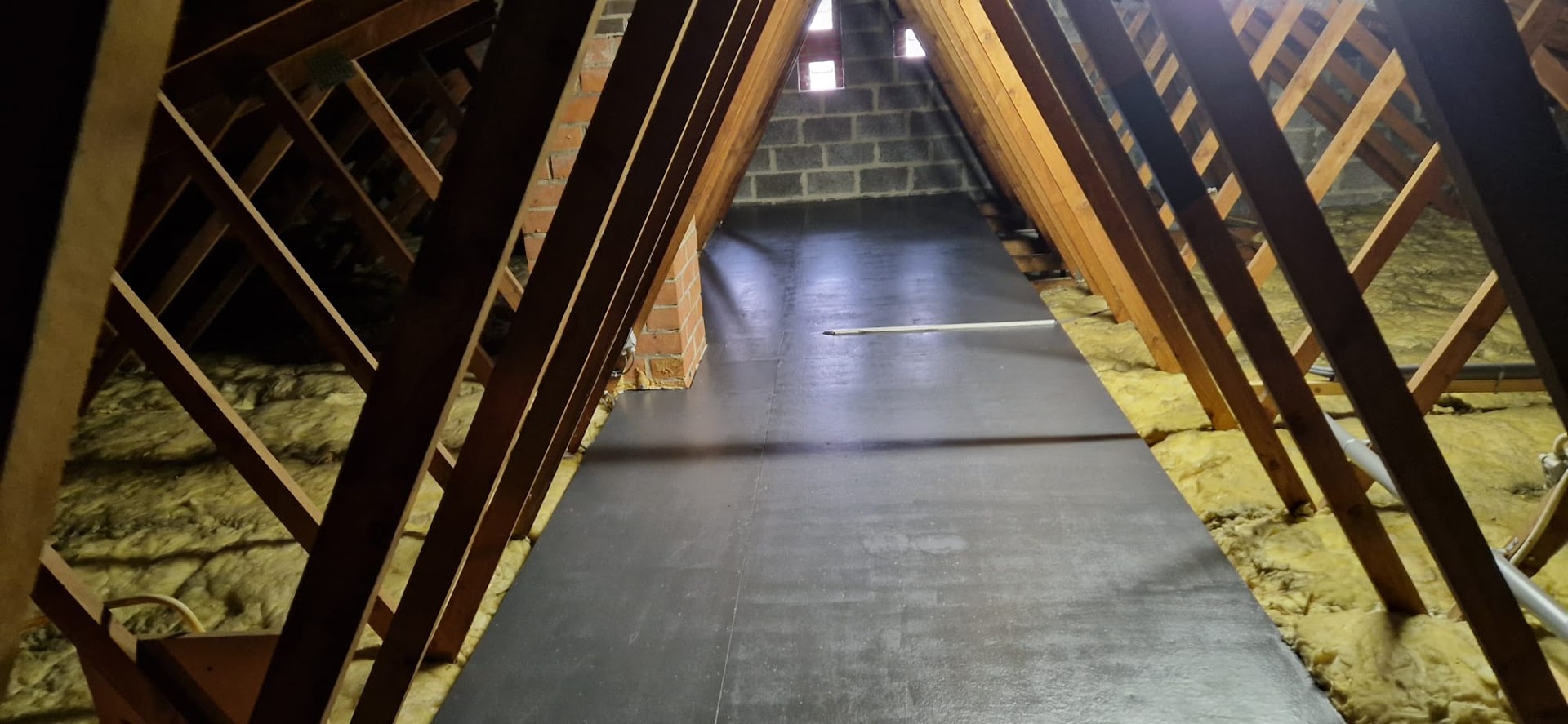 Foto van Uw Attest - EPC asbestattest keuring elektriciteit in Hechtel-Eksel — Certificeringsbureau (foto 1)