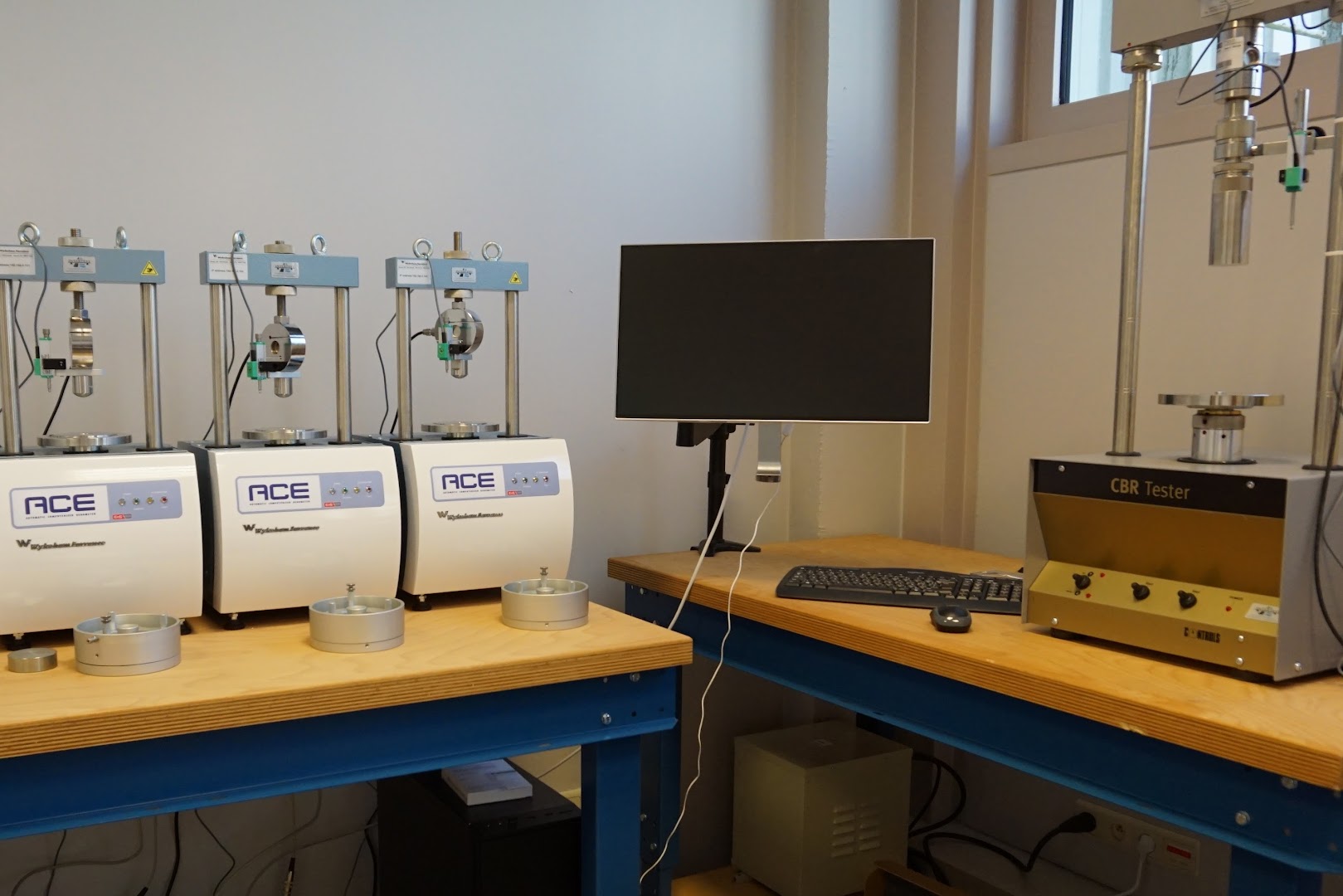 Foto van Translab Asbest- en Geotechnisch Laboratorium in Lokeren — Laboratorium (foto 2)