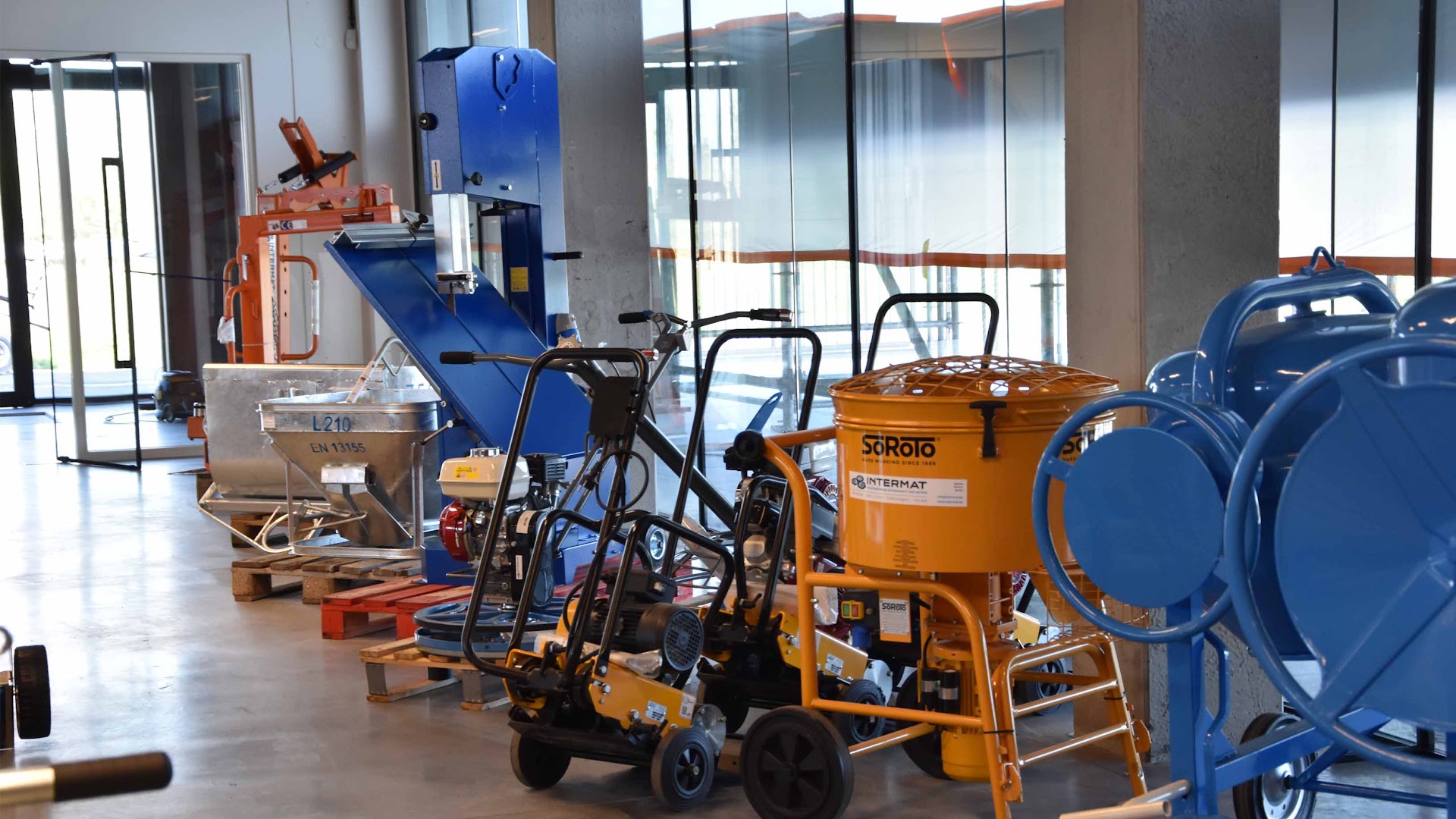 Foto van Intermat in Wielsbeke, Leverancier van bouwmachines