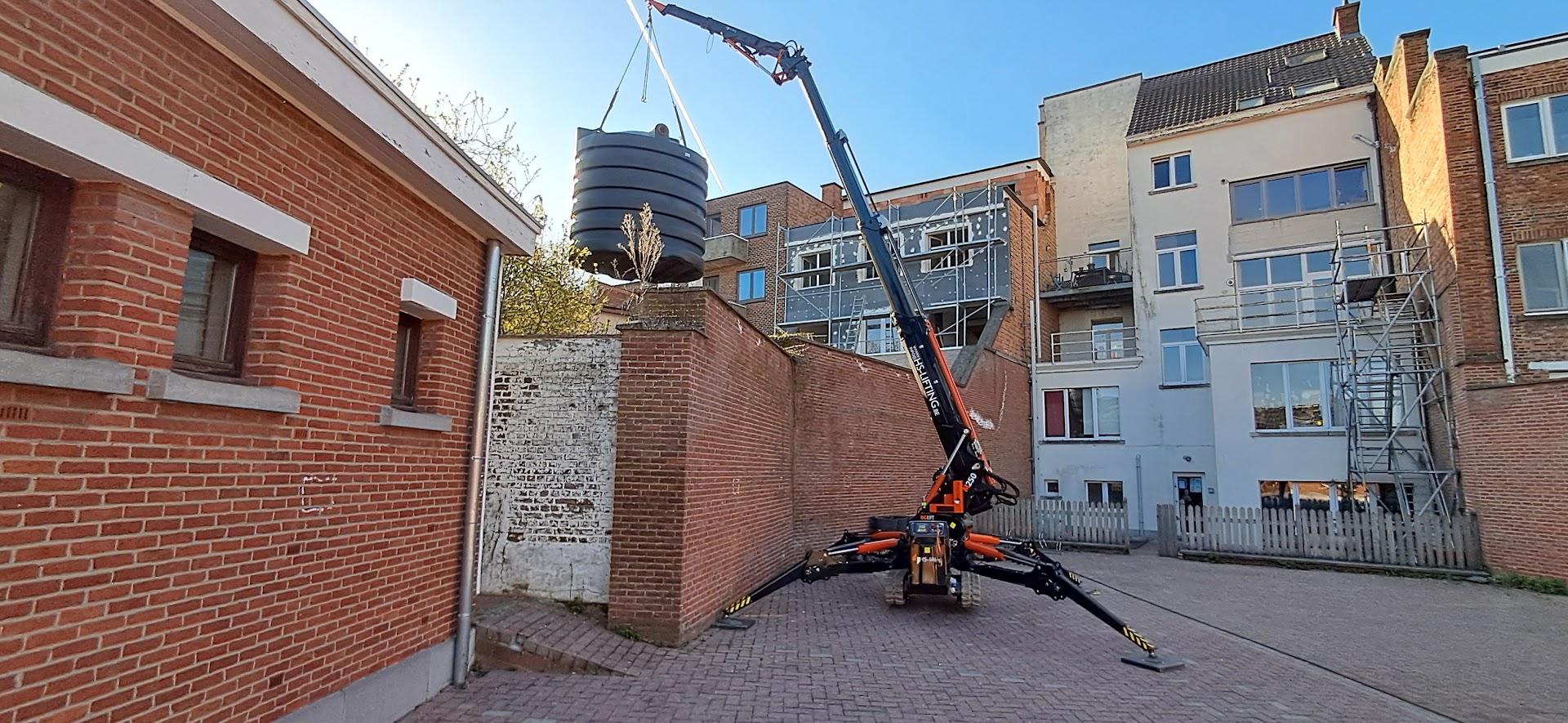 Foto van HS-Lifting bv in Riemst, Kraanverhuur (foto 3)