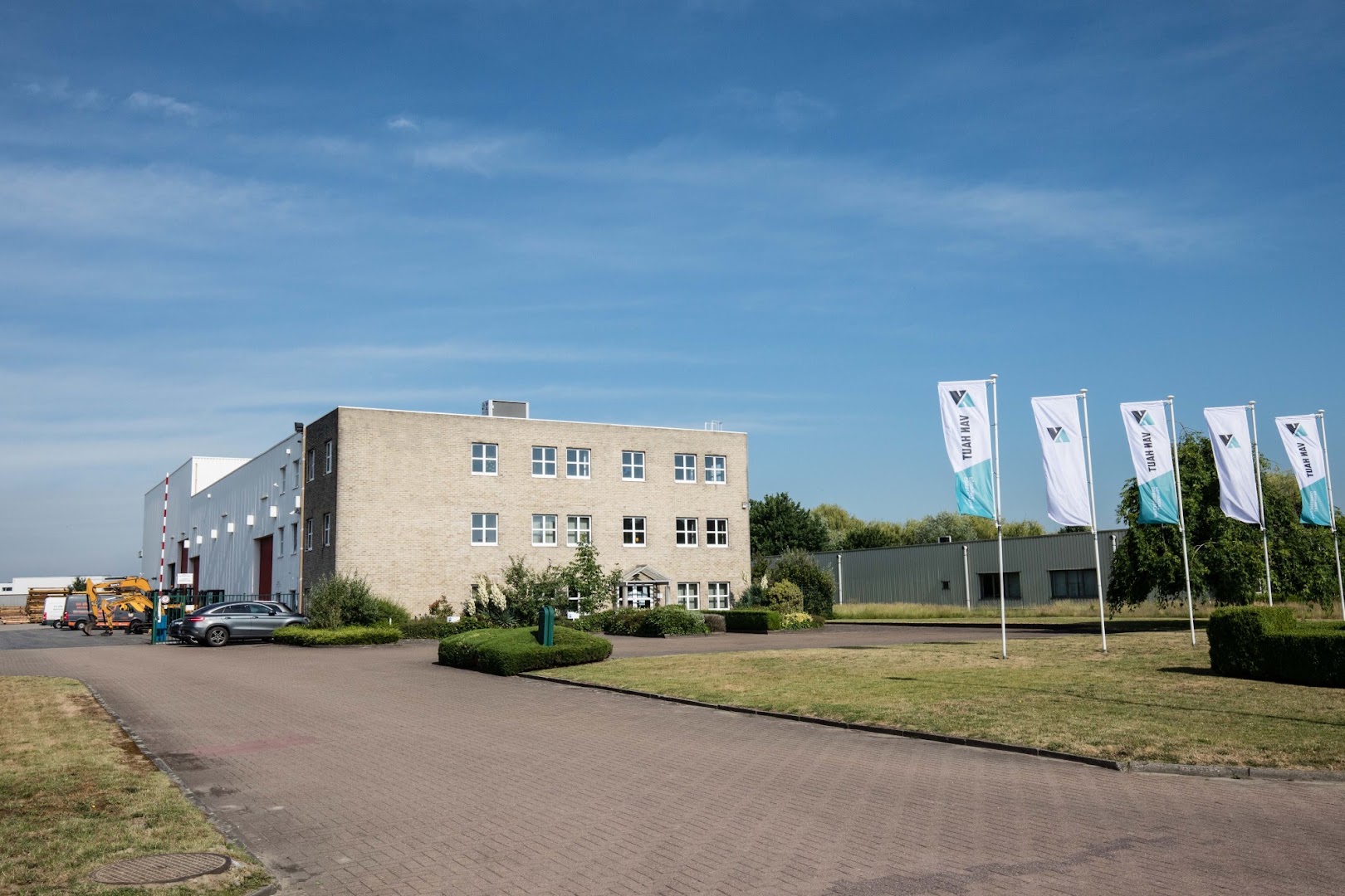 Foto van Van Haut nv in Beveren-Kruibeke-Zwijndrecht, Leverancier van bouwmachines
