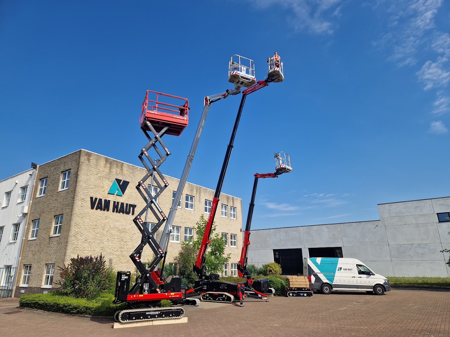 Foto van Van Haut nv in Beveren-Kruibeke-Zwijndrecht, Bouwmachinehandelaar (foto 2)
