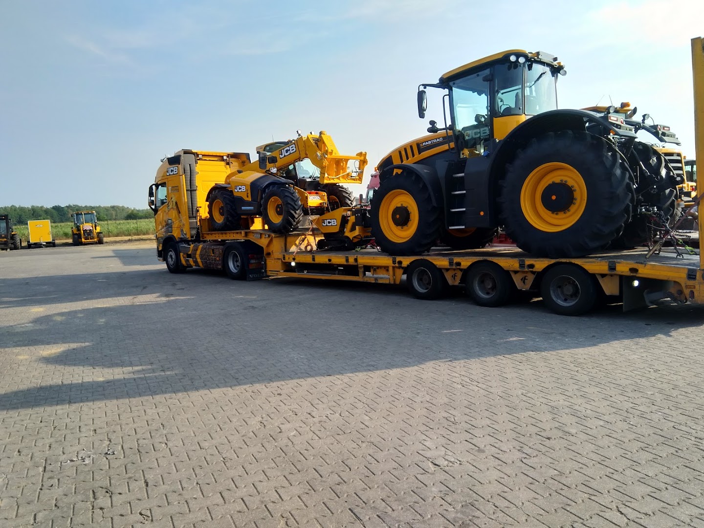Foto van Vandaele Rental in Oostrozebeke, Machineverhuur (foto 3)