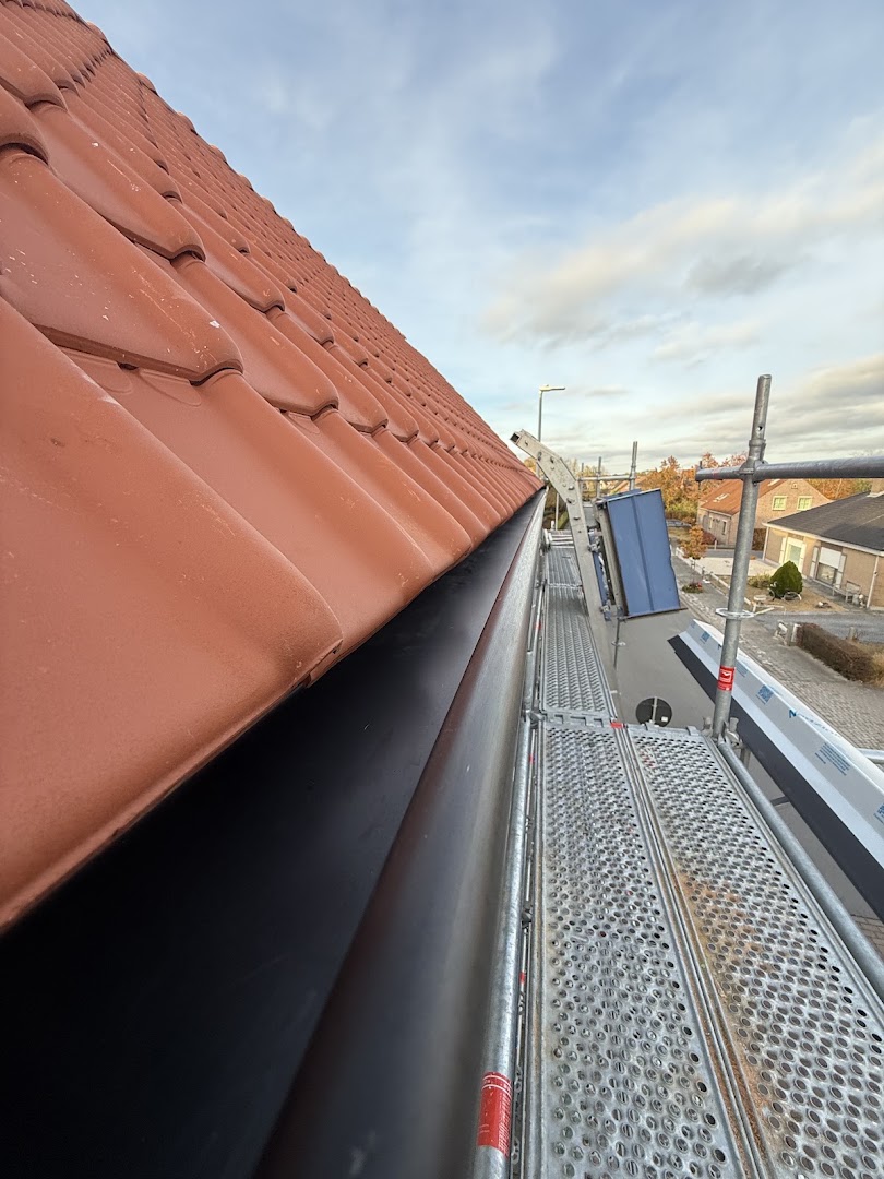 Foto van KRN - BOUW EN RENOVATIE / DAKWERKEN / DAK RENOVATIE / DAK ISOLATIE / GEVEL ISOLATIE in Aalst, Dakdekker Foto van KRN - BOUW EN RENOVATIE / DAKWERKEN / DAK RENOVATIE / DAK ISOLATIE / GEVEL ISOLATIE in Aalst, Dakdekker