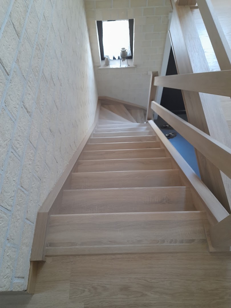 Foto van Renotrap Traprenovaties in Haaltert, Installateur van trappen (foto 3)