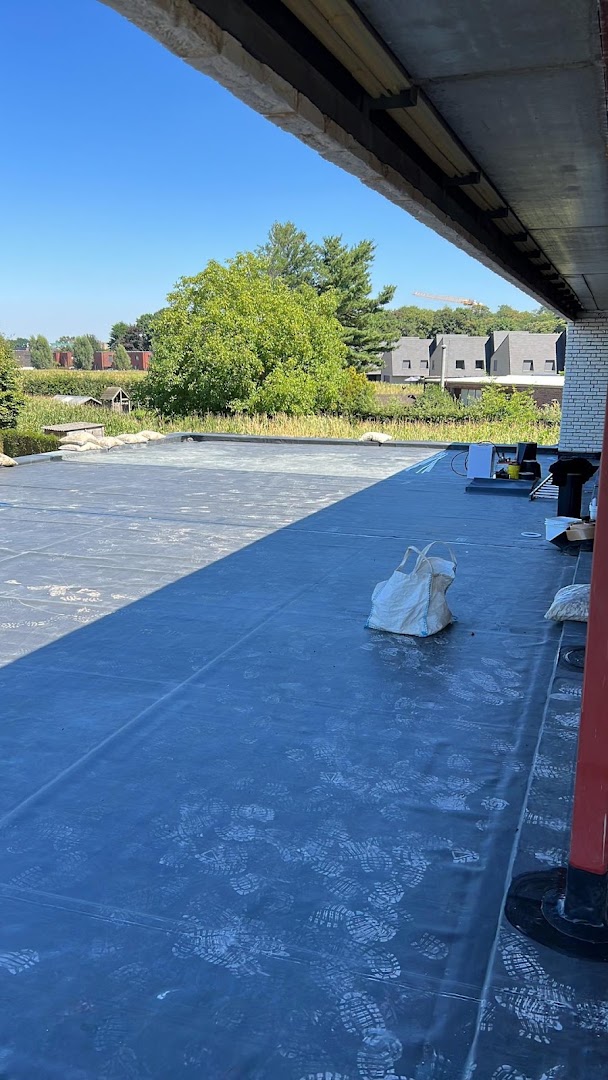 Foto van Algemene Dak & Schrijnwerken MB Construction BV in Berlare, Dakdekker (foto 3)