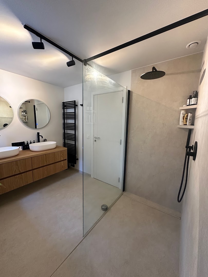 Foto van CERASTEEL BV in Mechelen, Badkamerinstallateur (foto 3)