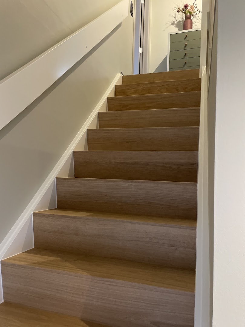 Foto van Trap2 Traprenovatie in Harelbeke, Installateur van trappen (foto 2)