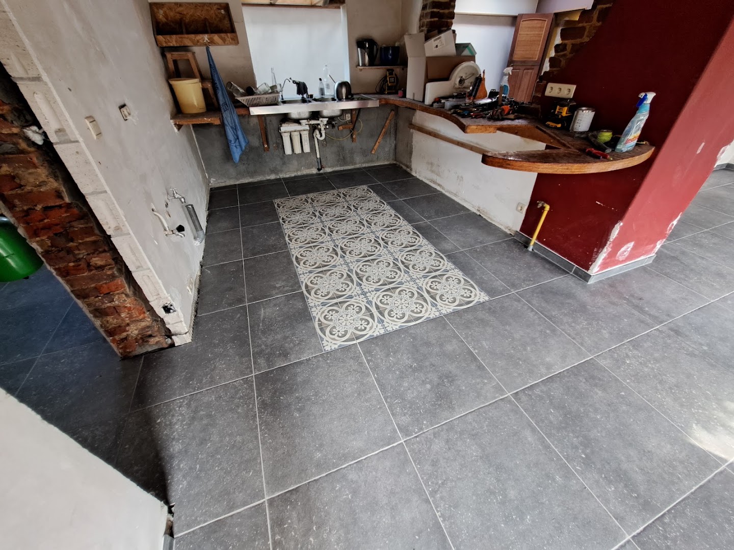Foto van Vloer en tegelwerken vdb in Geraardsbergen, Vloerafwerkingsbedrijf
