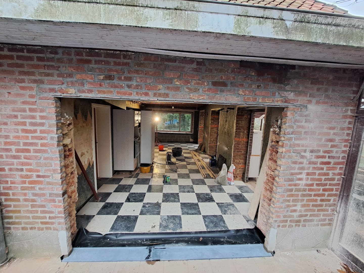 Foto van Vloer en tegelwerken vdb in Geraardsbergen, Vloerafwerkingsbedrijf (foto 2)