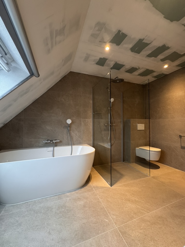 Foto van De Vry Service Badkamerrenovatie - loodgieter- Tegelzetter-vloerder - sanitaire herstellingen-Wateronderharders in Beerse, Badkamerinstallateur (foto 2)