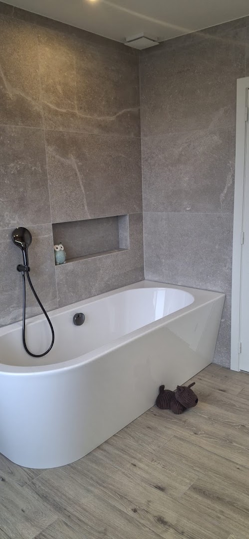 Foto van D-Design sanitair centrale verwarming badkamer renovaties in Wervik, Loodgieter (foto 3)