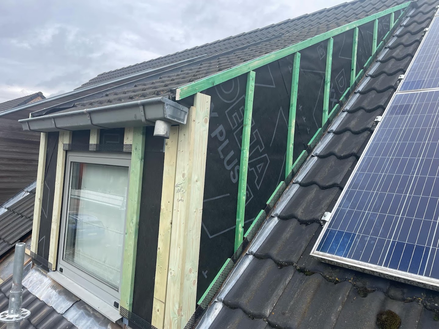 Foto van DVG. Construct in Wichelen, Houtbewerker (foto 3)