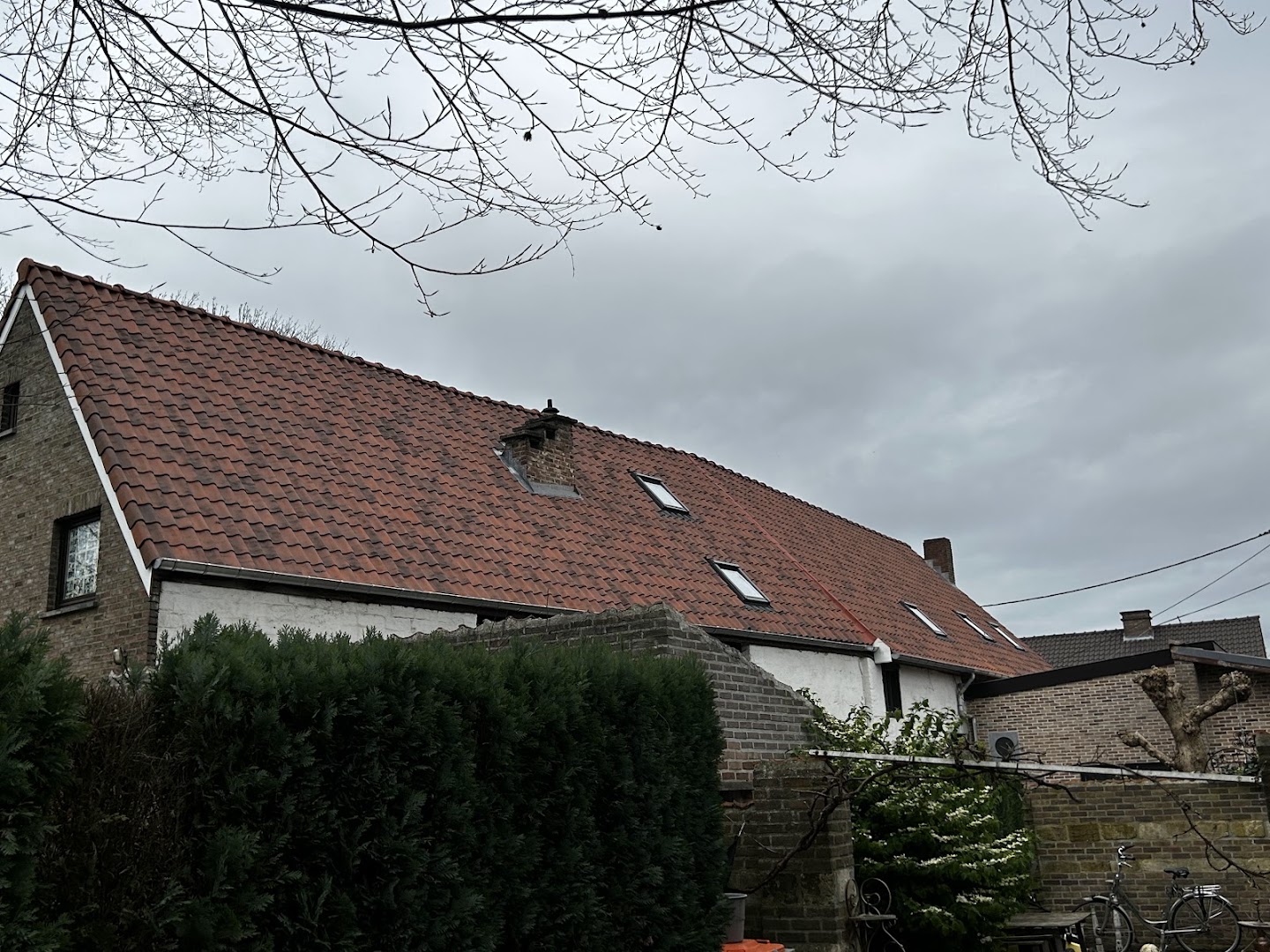 Foto van nivelle dak en bouwwerken in Riemst, Dakdekker (foto 3)