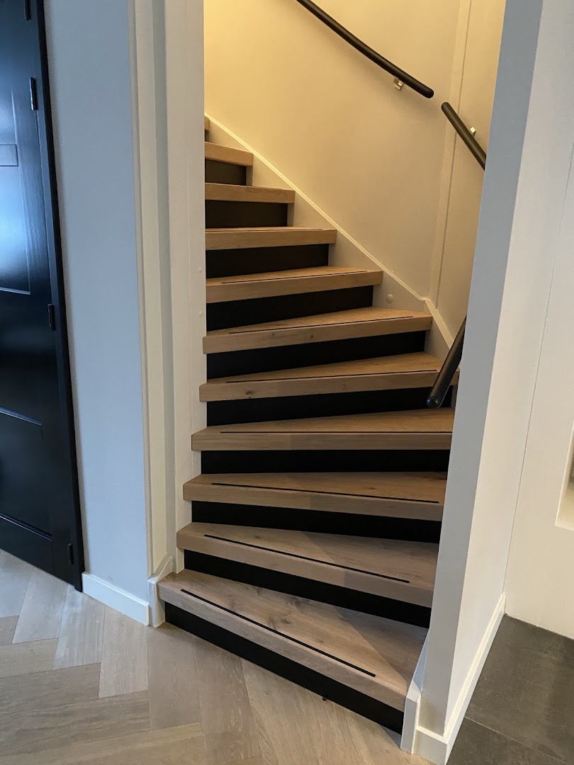 Foto van Eiken-traprenovatie.com in Hamont-Achel, Installateur van trappen (foto 2)