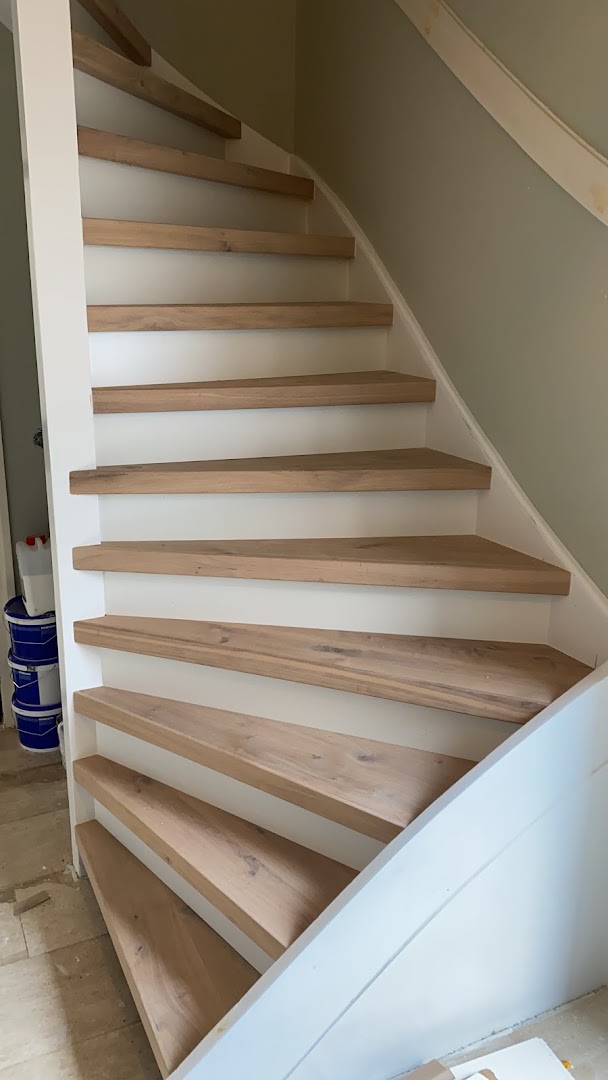 Foto van Eiken-traprenovatie.com in Hamont-Achel, Installateur van trappen (foto 3)