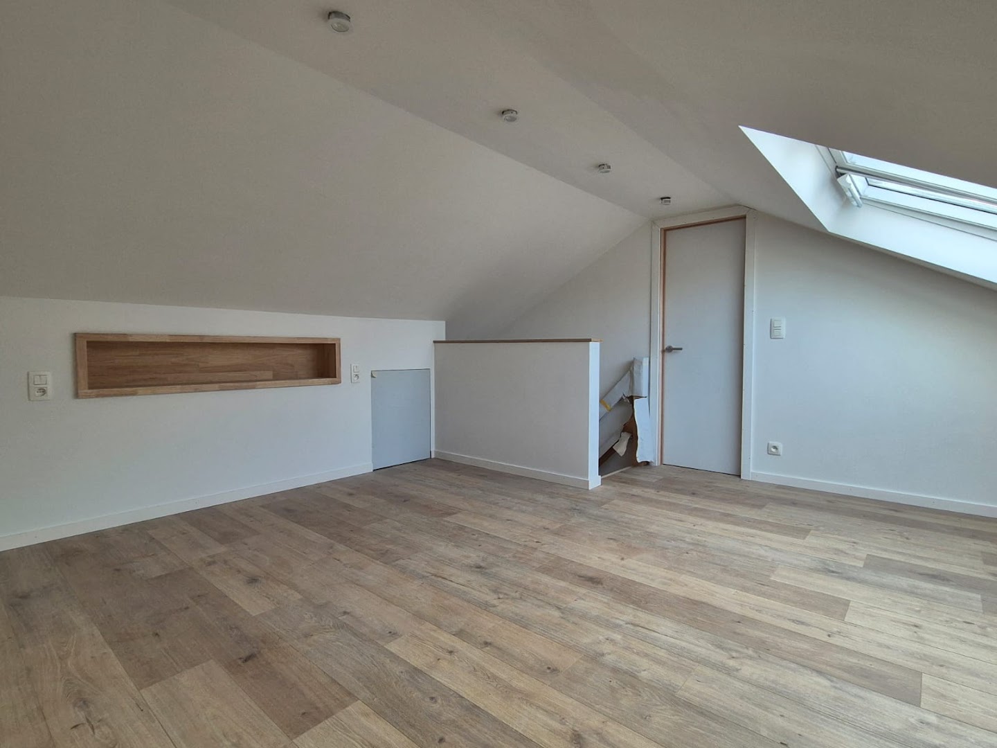 Foto van Zolderpunt Zolderrenovatie in Aalter, Binnenbouwaannemer Foto van Zolderpunt Zolderrenovatie in Aalter, Binnenbouwaannemer
