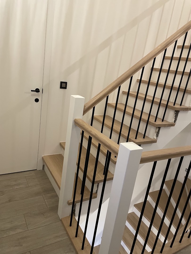 Foto van Schrijnwerk Vliegen kurt in Kinrooi, Installateur van trappen Foto van Schrijnwerk Vliegen kurt in Kinrooi, Installateur van trappen
