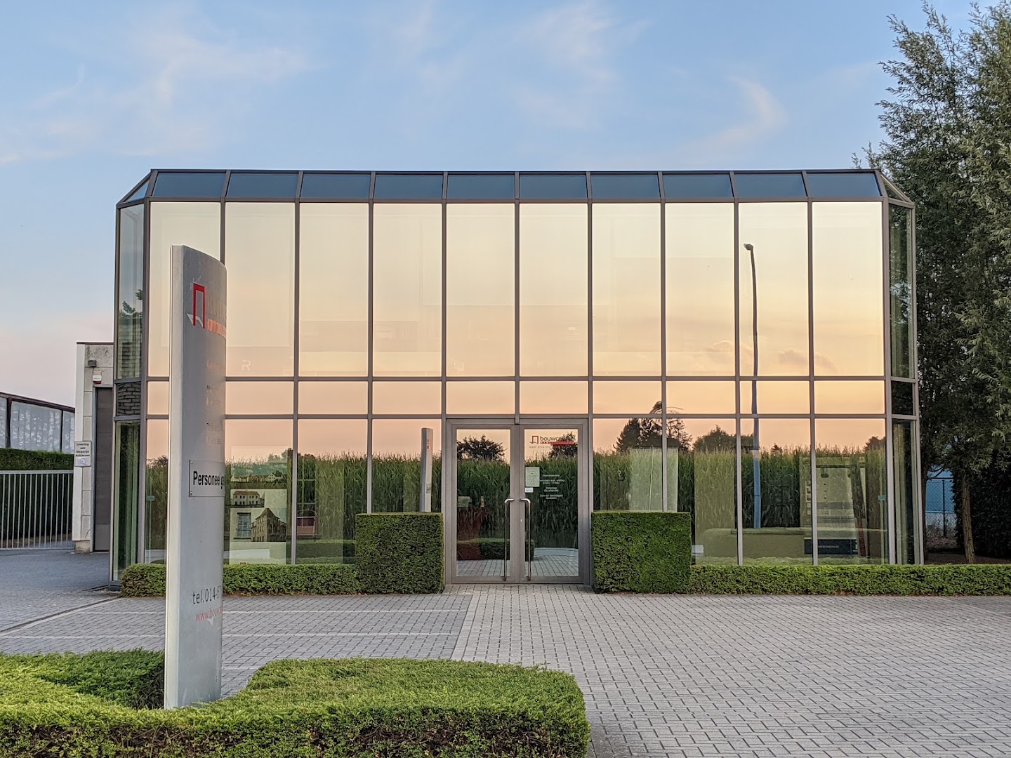 Foto van Bouwcenter ramen & deuren - Reynaers - Gealan - Renson - Wilms Partner in Arendonk, Vensterinstallateur (foto 3)