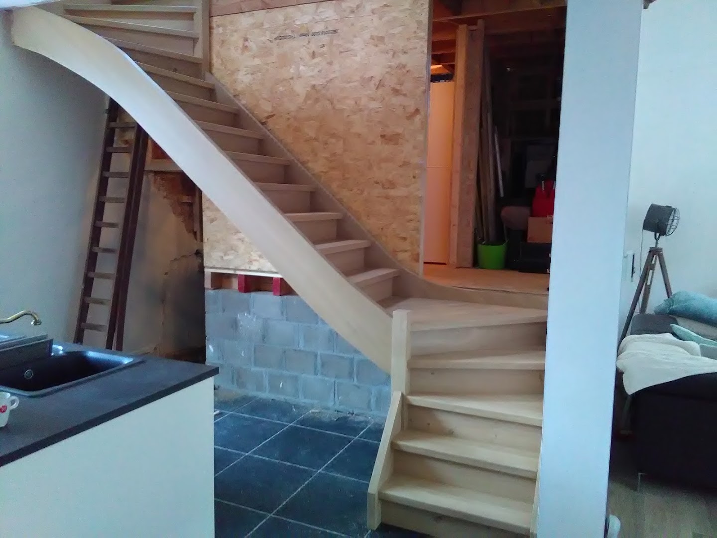 Foto van Dieter Loquet Timmerwerken | Interieur | Binnendeuren | Trappen | Maatkasten in Ichtegem, Timmerman Foto van Dieter Loquet Timmerwerken | Interieur | Binnendeuren | Trappen | Maatkasten in Ichtegem, Timmerman
