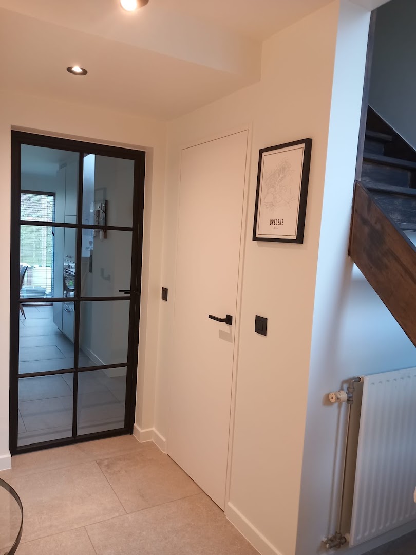 Foto van Dieter Loquet Timmerwerken | Interieur | Binnendeuren | Trappen | Maatkasten in Ichtegem, Timmerman (foto 2)