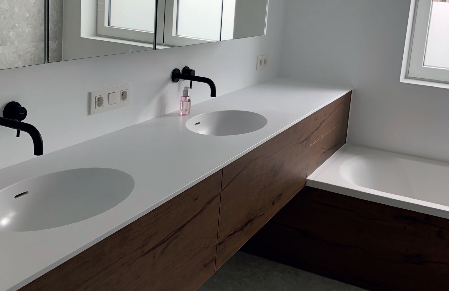 Foto van VDH Construct in Hoogstraten, Houtbewerker (foto 3)
