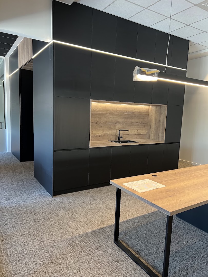 Foto van Timmo Schrijnwerken - Schrijnwerkerij te Houthalen - Limburg - Specialist in Inbouwkasten in Houthalen-Helchteren, Houtbewerker (foto 2)