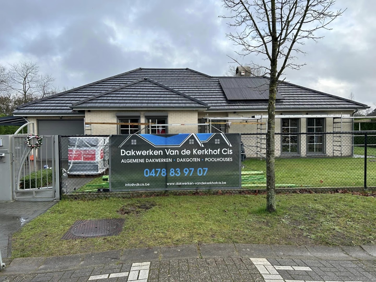 Foto van VDKCIS BV | Dakwerken & Isolatie in Vosselaar, Dakdekker Foto van VDKCIS BV | Dakwerken & Isolatie in Vosselaar, Dakdekker
