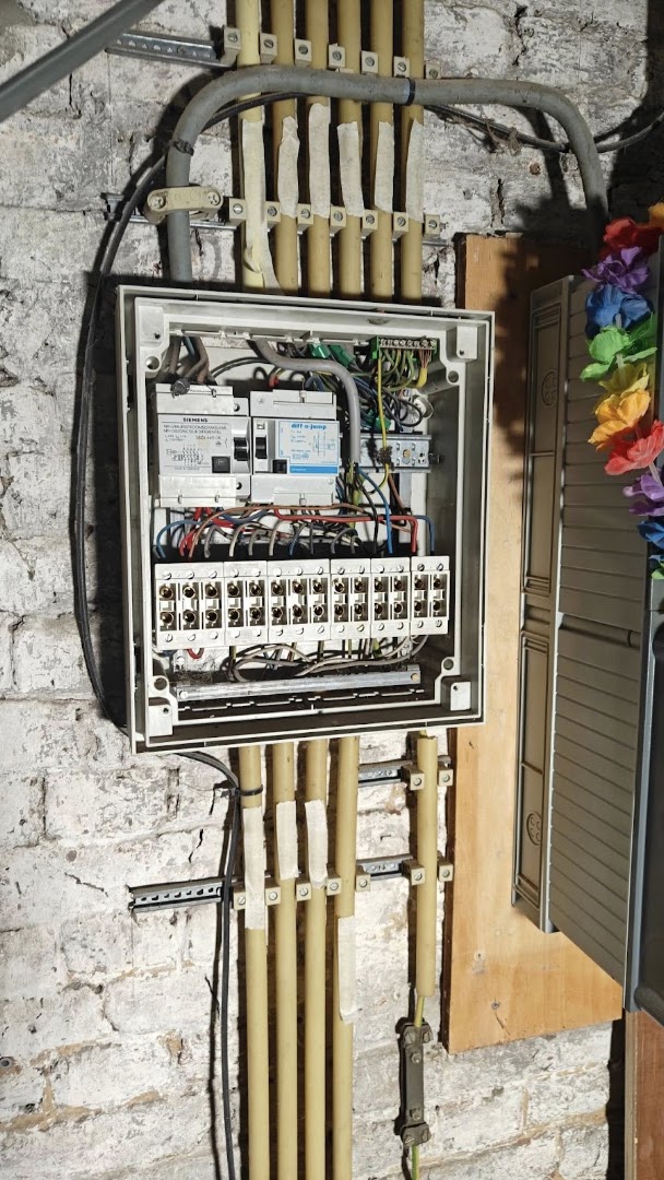 Foto van Develek, Elektricien (foto 2)