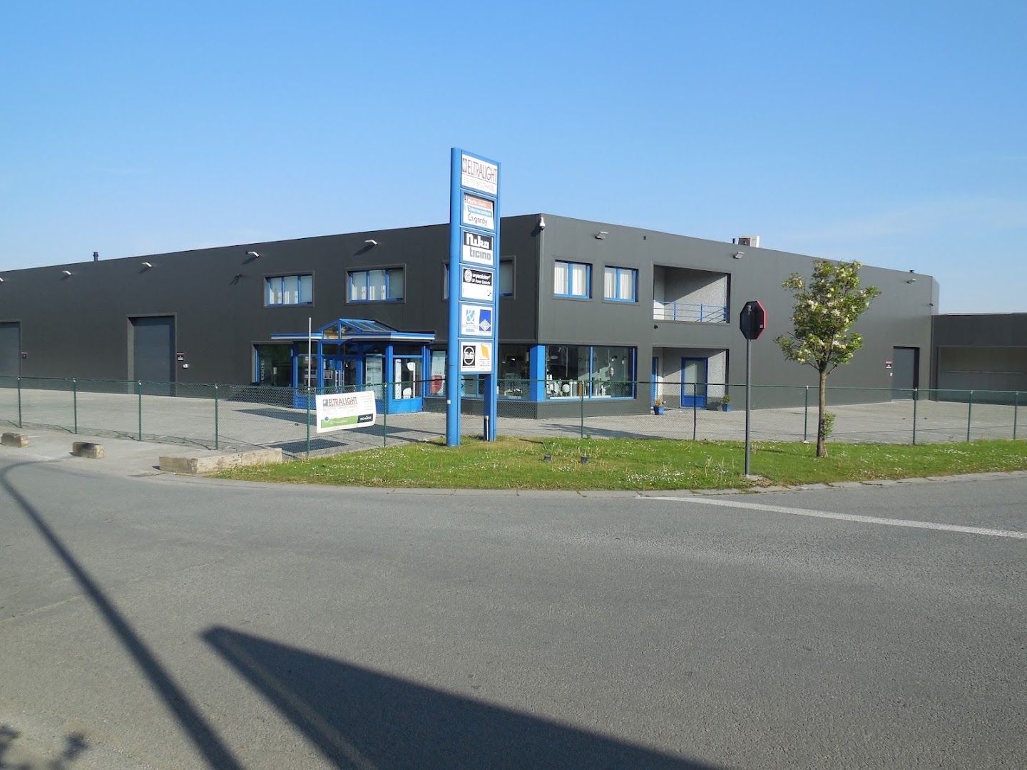 Foto van Eltralight in Geraardsbergen, Elektrogroothandel (foto 1)