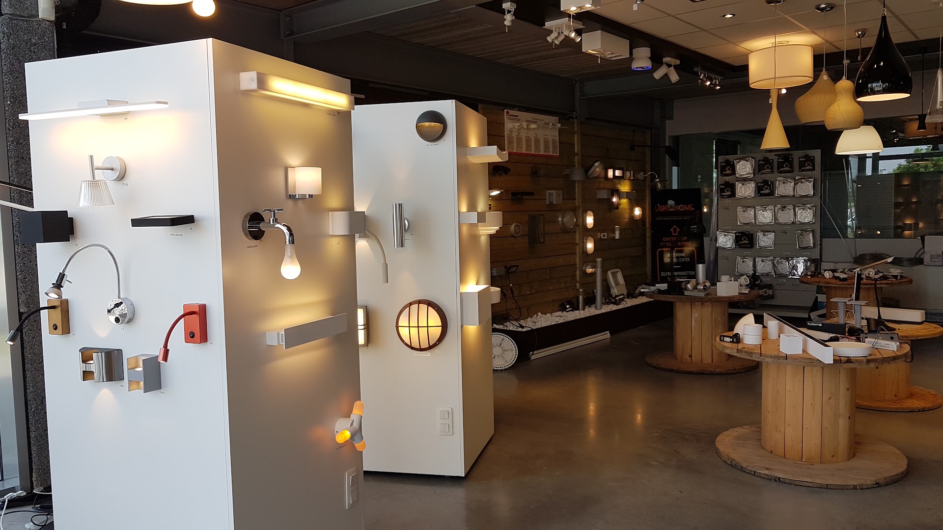 Foto van Light Your Home Bvba in Beveren-Kruibeke-Zwijndrecht, Elektronicawinkel (foto 2)