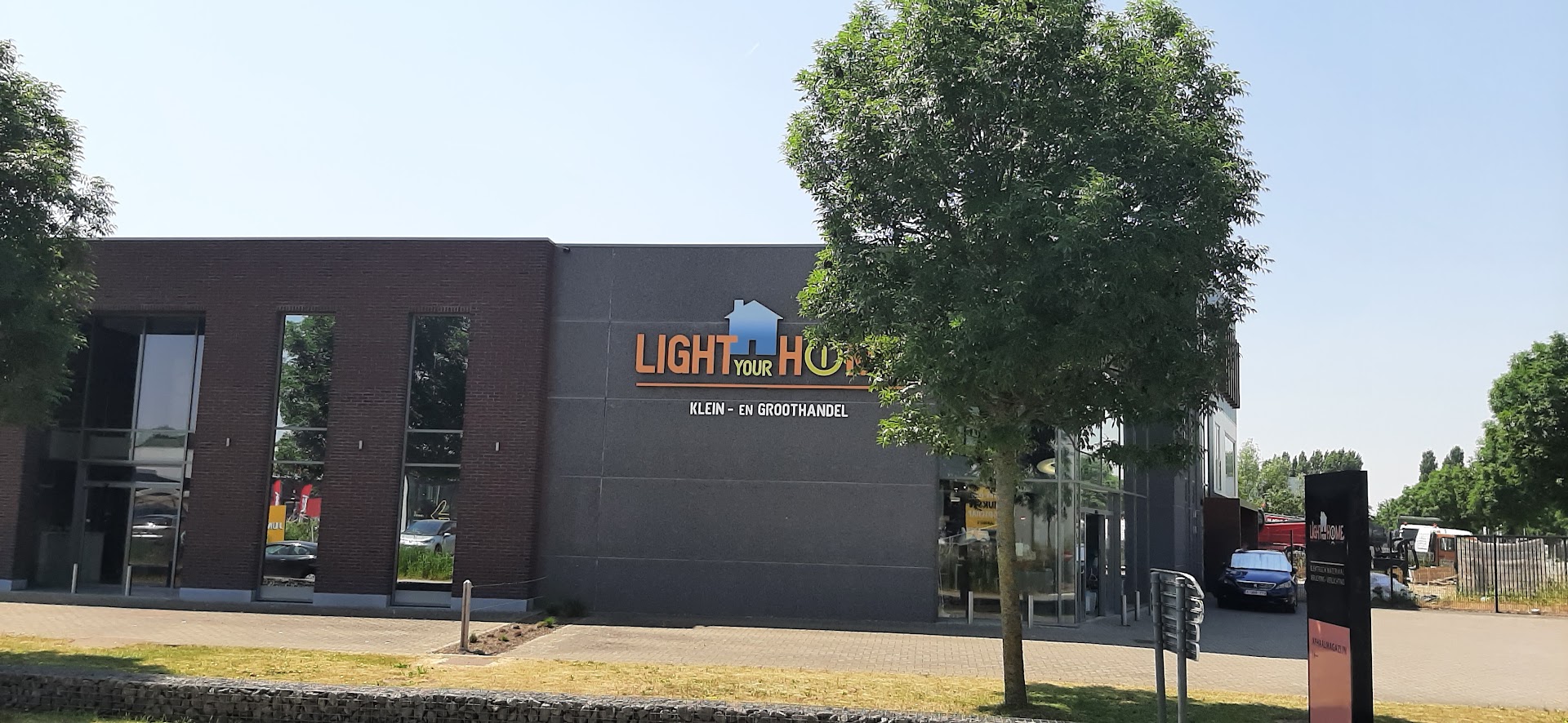 Foto van Light Your Home Bvba in Beveren-Kruibeke-Zwijndrecht, Elektronicawinkel (foto 3)