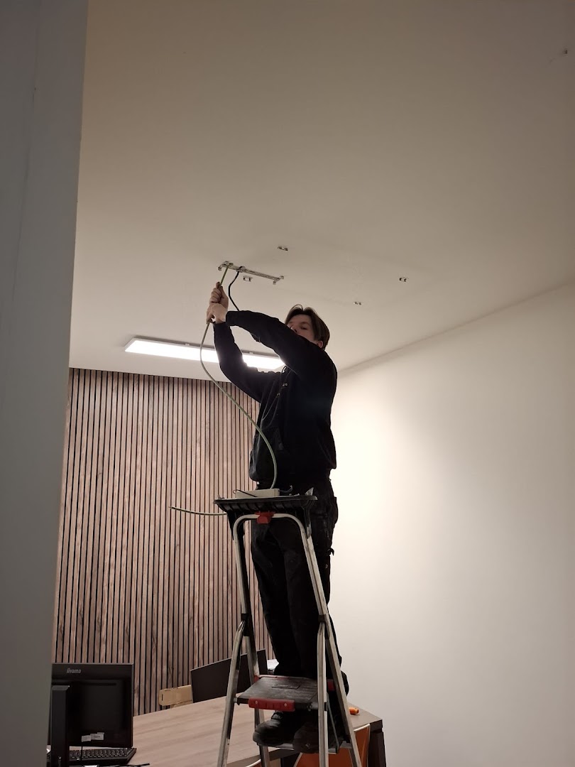Foto van VRJ - Algemene elektriciteitswerken in Beveren-Kruibeke-Zwijndrecht, Elektricien (foto 1)