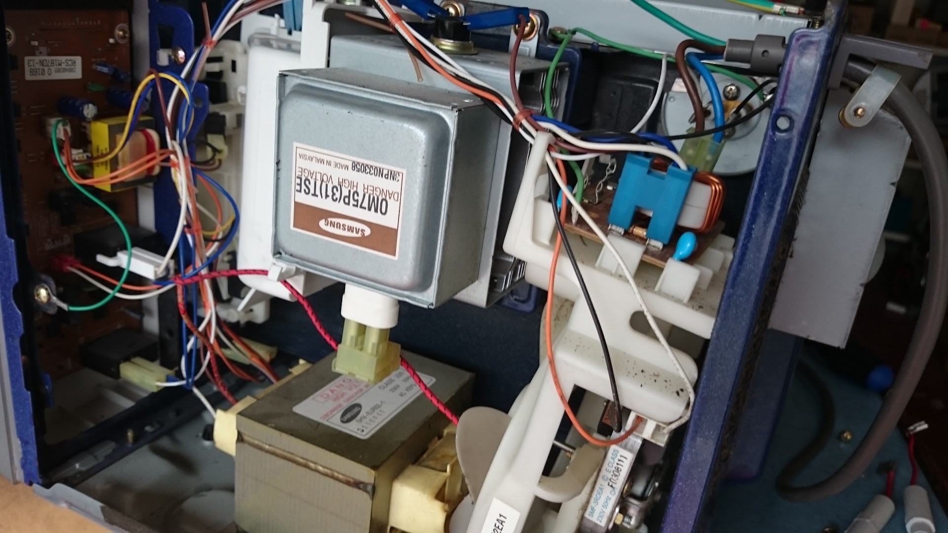 Foto van Electroservice Jan Van den Heuvel in Machelen, Elektronicareparatiewerkplaats (foto 3)