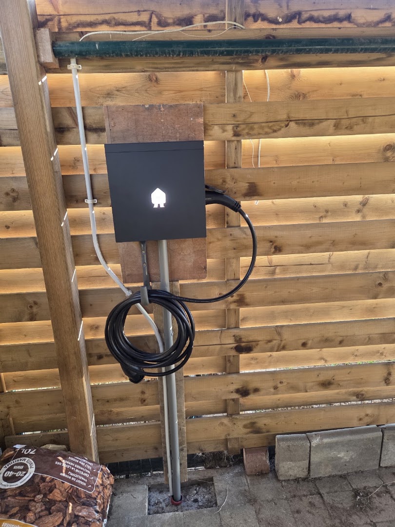 Foto van Bd Technics - zonnepanelen - batterijen - laadpalen in Begijnendijk, Elektricien (foto 2)