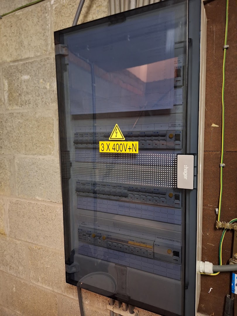 Foto van Bd Technics - zonnepanelen - batterijen - laadpalen in Begijnendijk, Elektricien (foto 3)