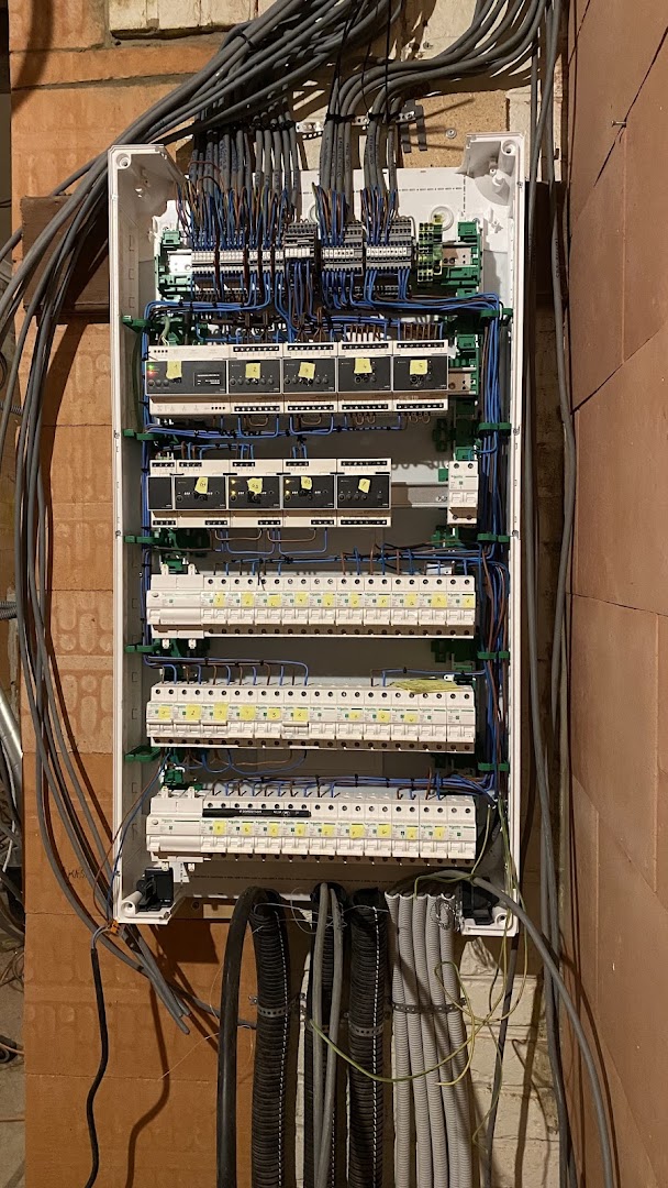 Foto van Algemene Werken Burnet in Tongeren-Borgloon, Elektricien (foto 2)