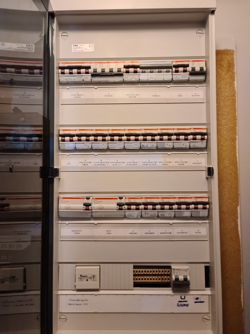 Foto van AK elektriciteit, Elektricien (foto 2)