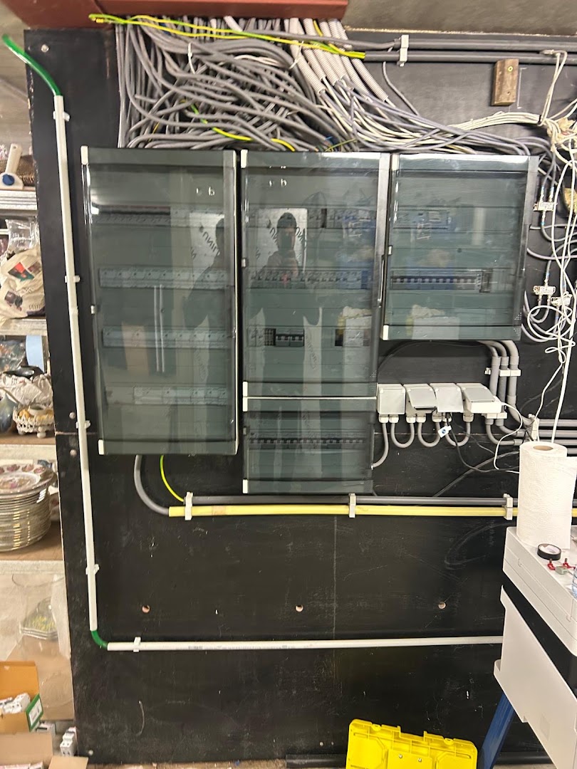 Foto van Elektriciennodig Aartselaar in Aartselaar, Elektricien (foto 3)