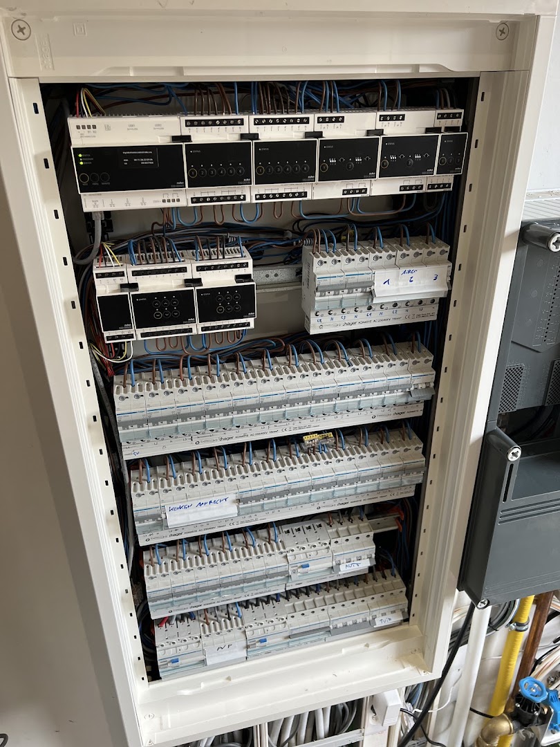 Foto van SS Electro | Steven Stouten | elektriciteit - sanitair - diamantboring - ventilatie in Genk, Elektricien (foto 1)