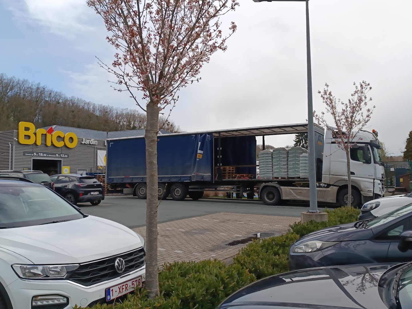 Foto van Brico Wépion in Namur, Bouwmarkt (foto 1)