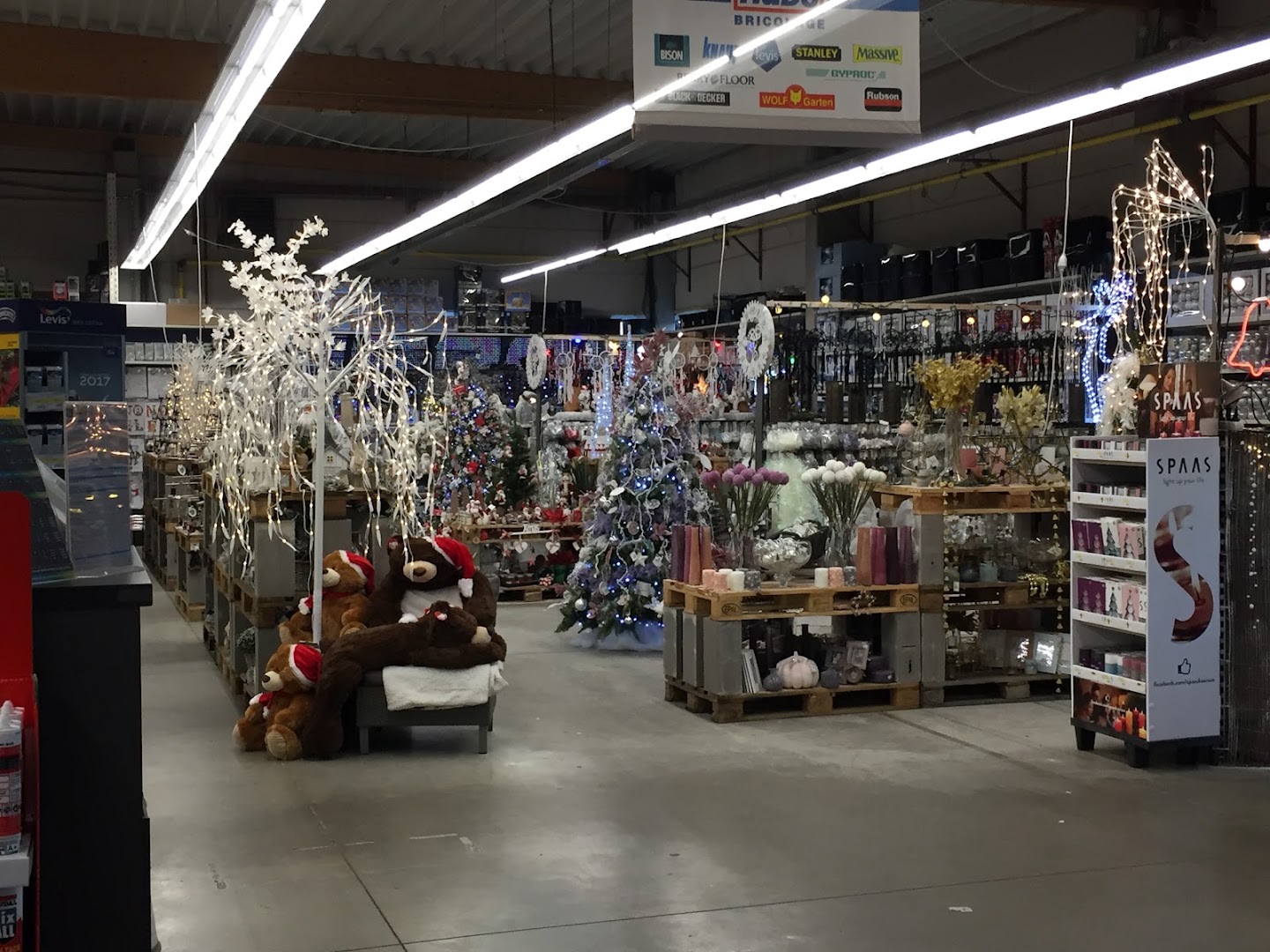 Foto van Hubo Philippeville in Philippeville, Doe-het-zelfzaak (foto 3)