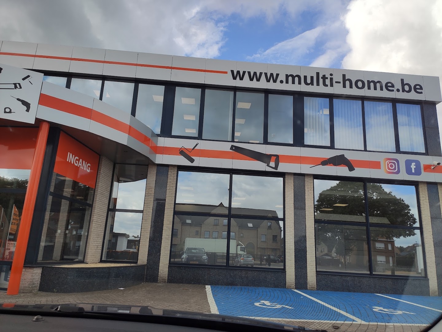 Foto van Multi-Home in Lille, Doe-het-zelfzaak (foto 1)