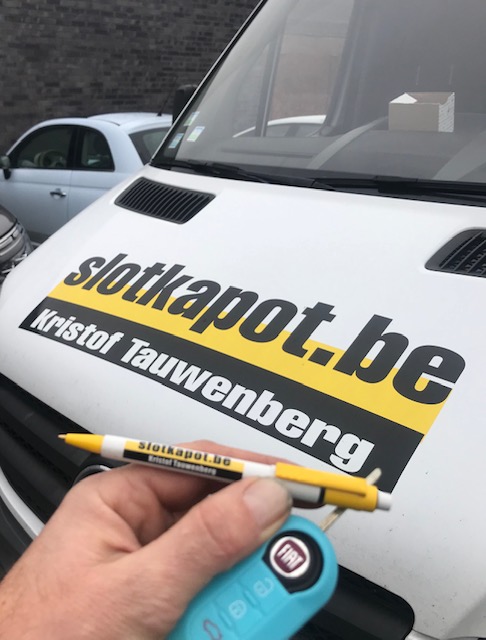 Foto van AST slotkapot slotenmaker en autosleutel laten bijmaken Turnhout in Turnhout, Slotenmaker (foto 1)